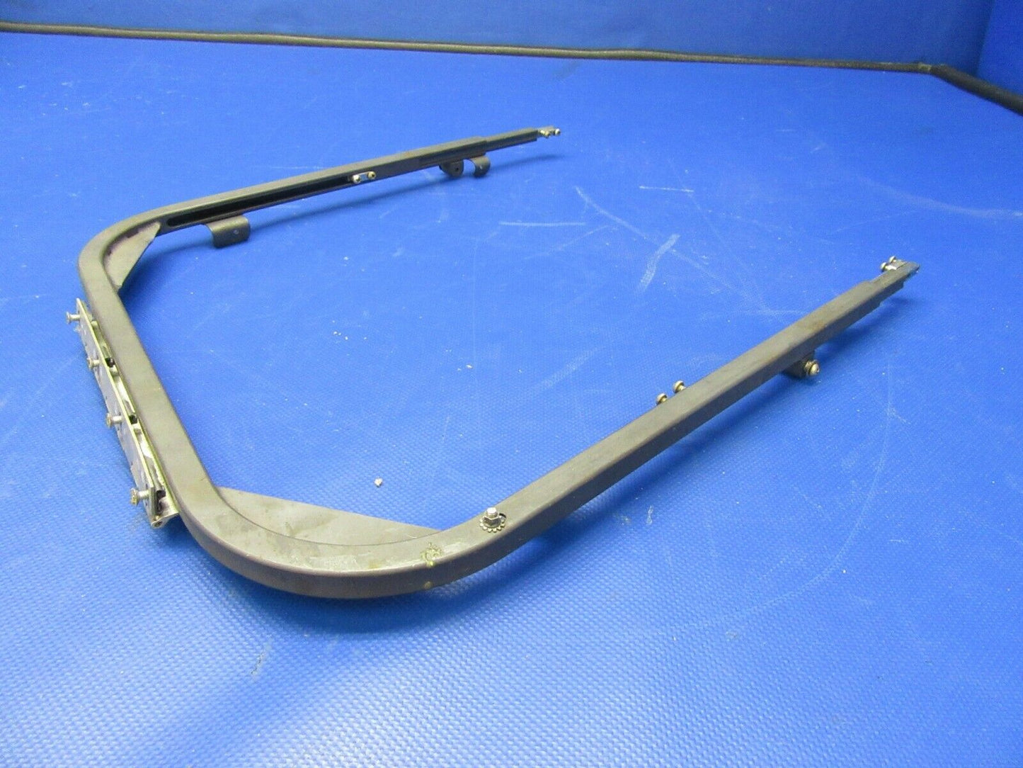 Cessna P210N Sliding Window Frame w / Hardware 2117148-21 (0421-655)