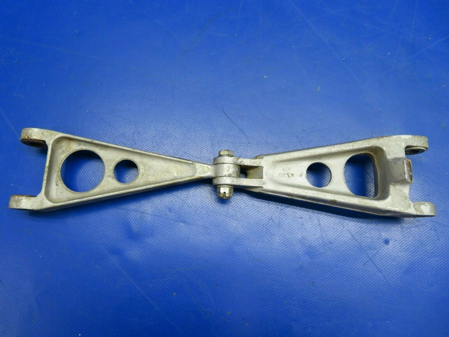 Beech Torque Link Upper & Lower Casting # 35-815195 (0520-484)