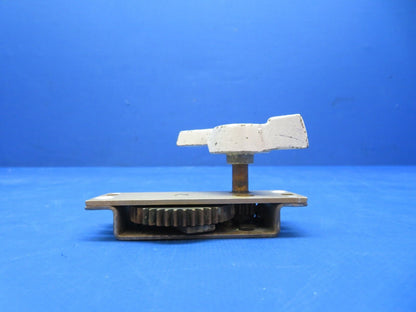 Cessna 310 / 310Q Airborne RH Fuel Selector Valve Gear Box  P/N 1M2-4 (0823-621)