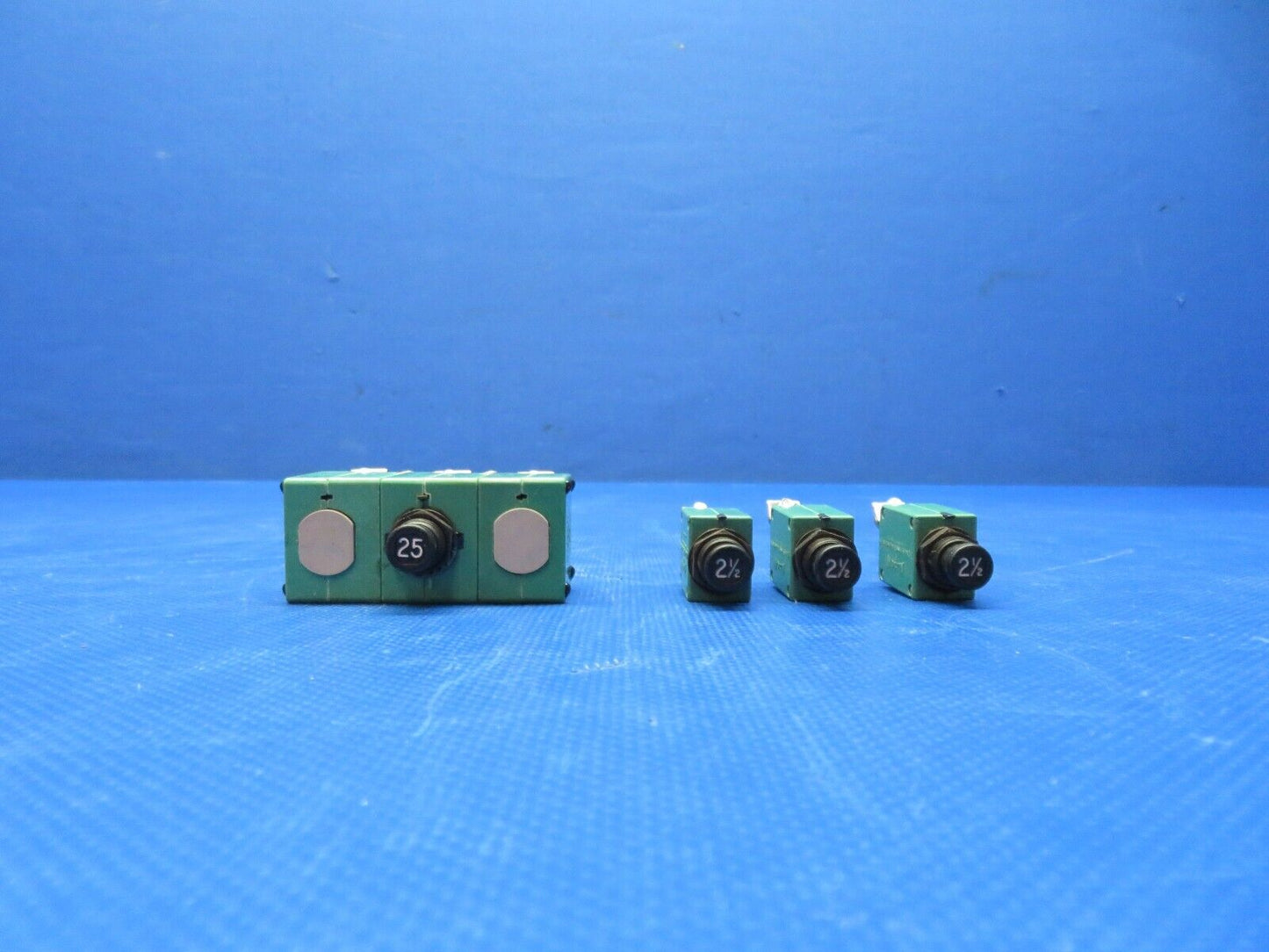 Klixon 25 amp & 2.5 amp Circuit Breaker P/N 9TC-25 LOT OF 4 (0224-195)
