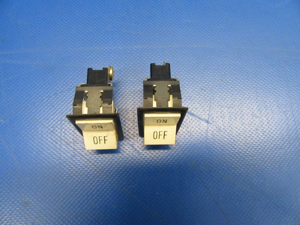 Piper PA-31 On/Off Switch P/N 47664-002 LOT OF 2 NOS (0519-109)