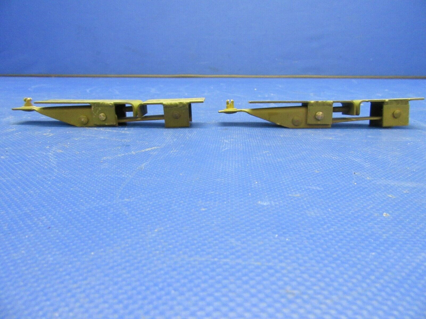Aircraft Latch P/N 256644-206 LOT OF 2 NOS (0921-546)