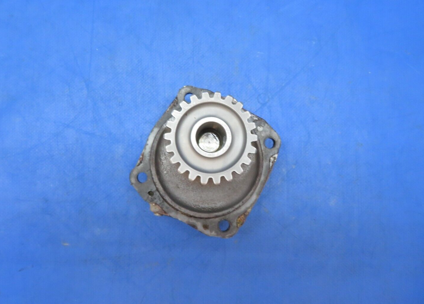 Continental E-225-8 RH Accessory Drive Adapter Shaft Gear P/N A36055 (0823-373)