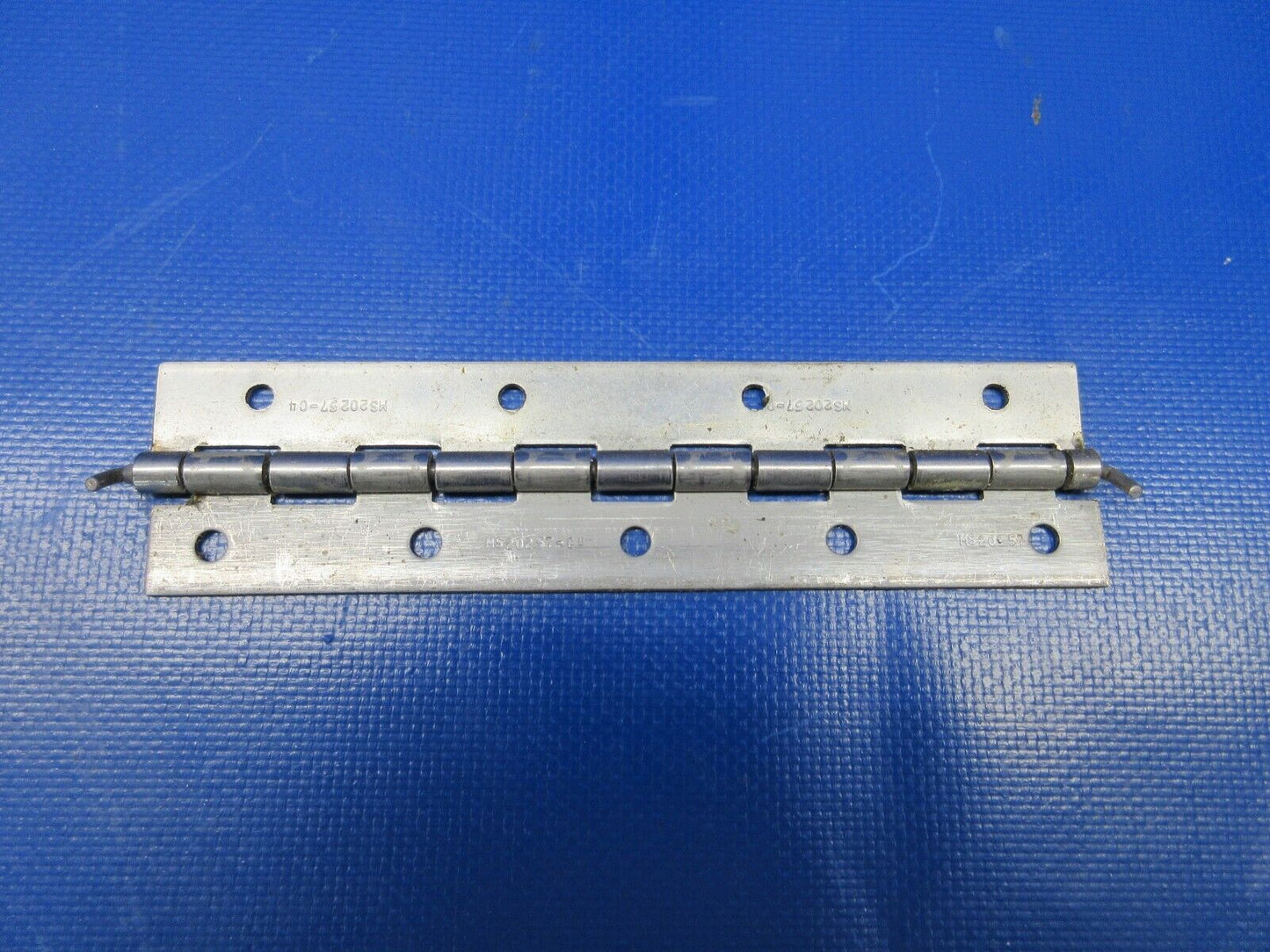 NOS Piper Aileron Hinge P/N 773667-16 (1223-670)