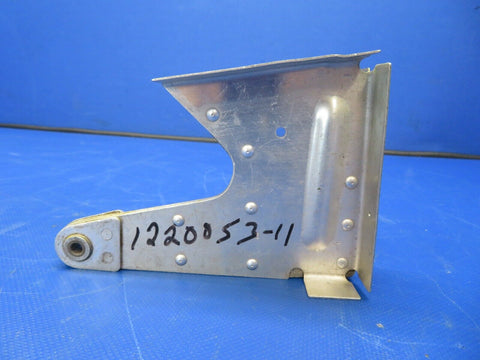 Cessna 210, 206 Hinge Bracket P/N 1220053-17, 1220053-11 NOS (0821-724)