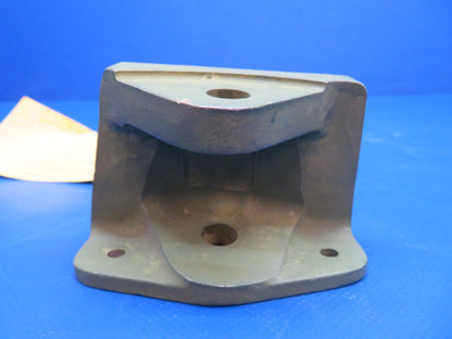 Commander 112 RH Side Stay Fitting P/N 42274-2 NOS (0922-55)