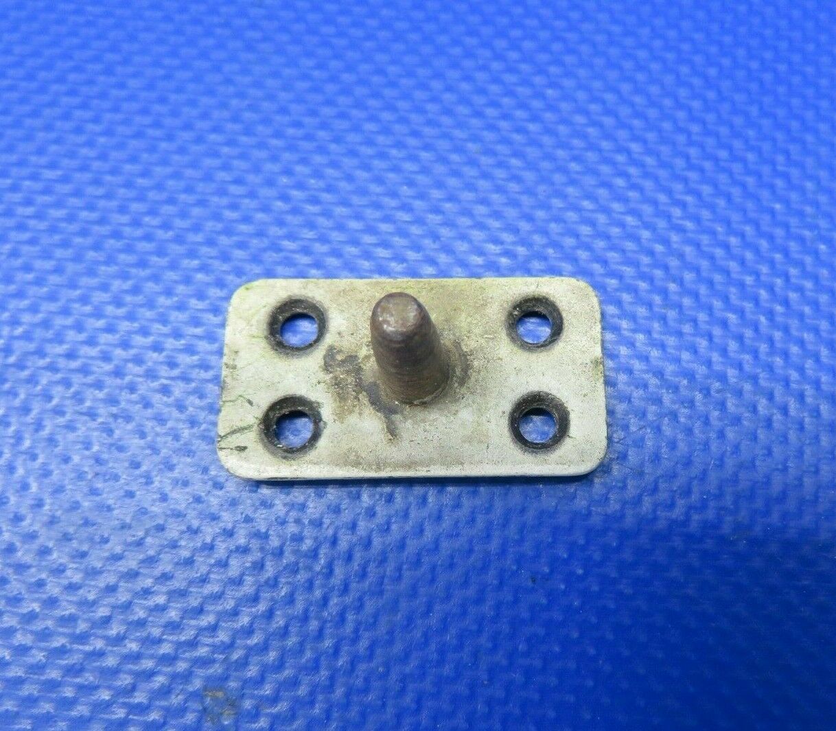 Piper PA-31 Navajo Pin Assy Top Cowl P/N 41812-00, 41812-000 (0521-706)