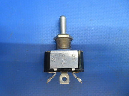 Cutler Hammer Toggle Switch P/N M535058-21 LOT OF 4 NOS (1222-930)