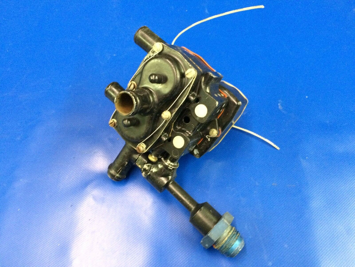 Baron 58 Bendix De-Ice Ejector Distributing Valve 28V P/N 38E63-18 (1016-109)