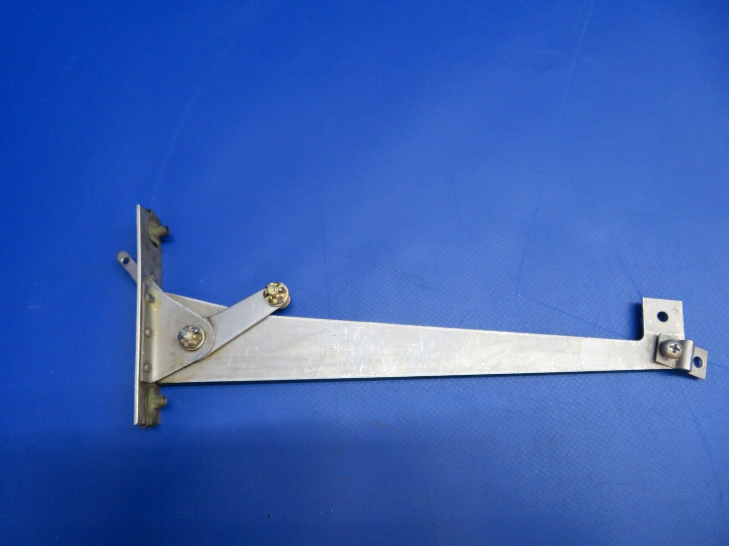 Piper PA-28R-200 Arrow Control Mount Alternate Air P/N 66835-00 (1022-651)