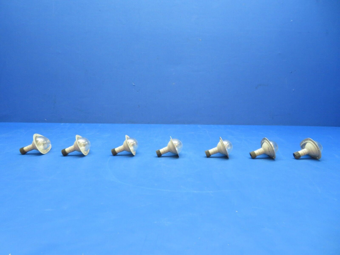 Grimes Aviation Upward Light 26v P/N AN3097-2 Cracked Lenses LOT OF 7 (0923-551)