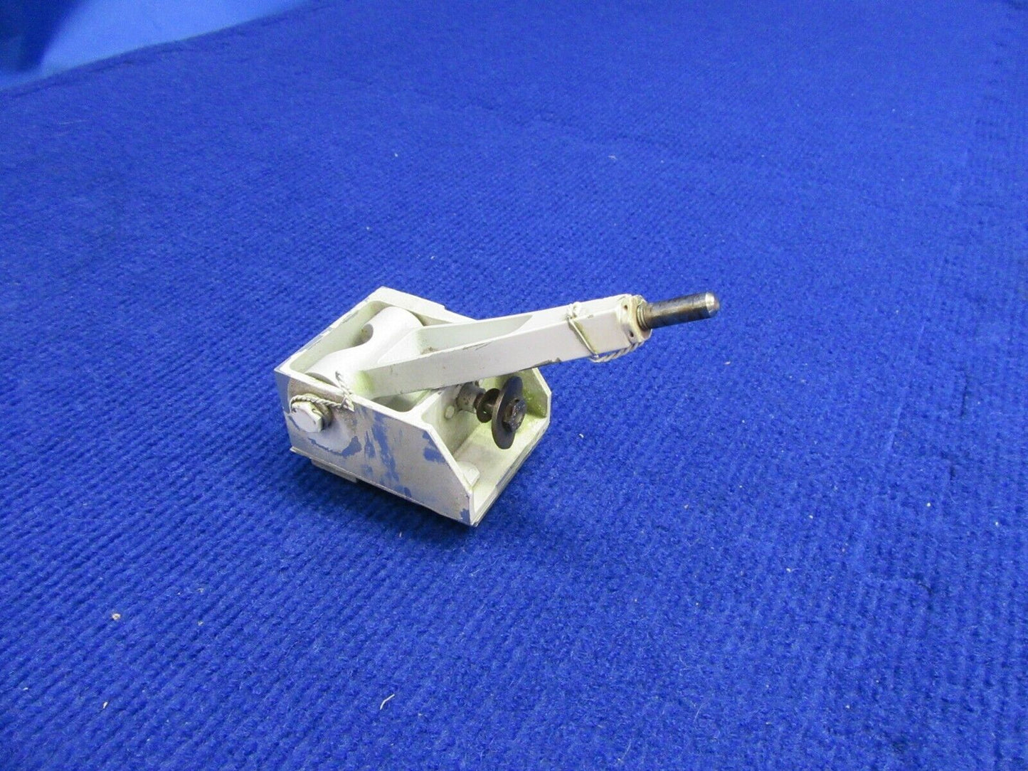 Cirrus Aileron Actuation Arm & INBD Hinge Attach Bracket RH 16790-001 (0122-305)