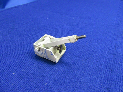 Cirrus Aileron Actuation Arm & INBD Hinge Attach Bracket RH 16790-001 (0122-305)