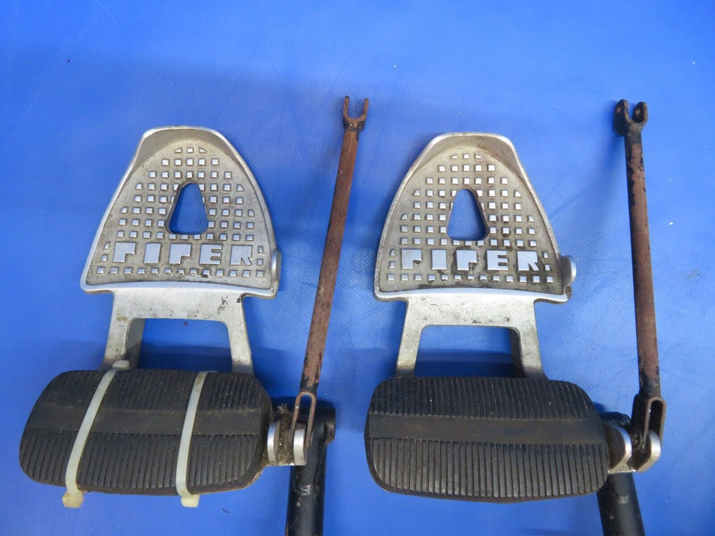 Piper PA-28-201T Dakota Rudder Pedal Assy P/N 63459-22, 63459-022 (1222-712)