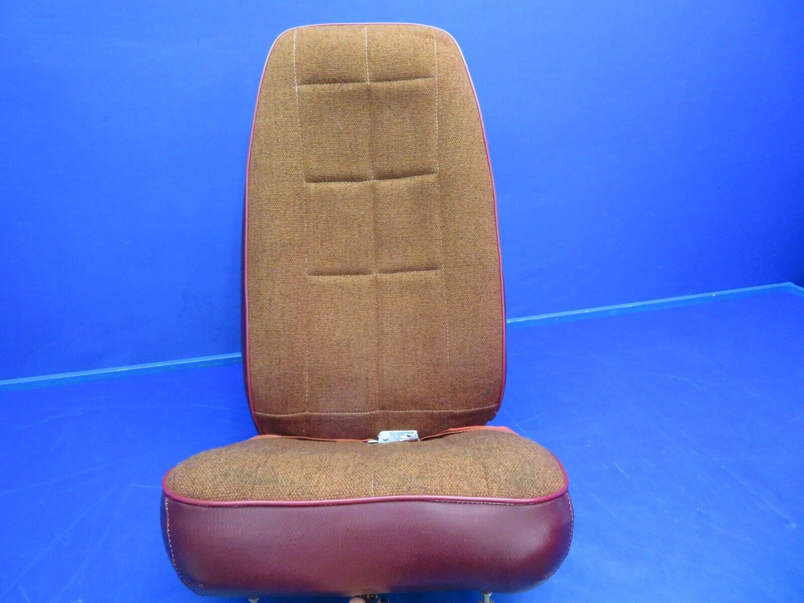 Cessna 310 Passenger Seat Rear / AFT RH P/N 0812833-8 (0620-805)