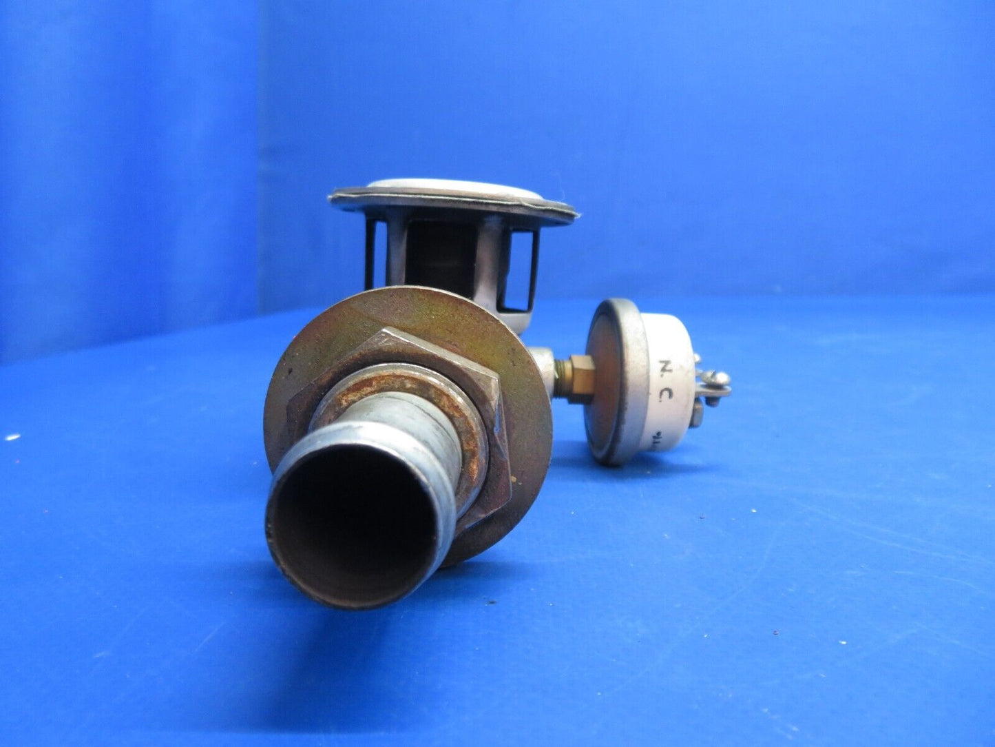 Piper PA-34-200T Seneca Airborne Vacuum Regulator Valve P/N 2H30-16 (0223-897)