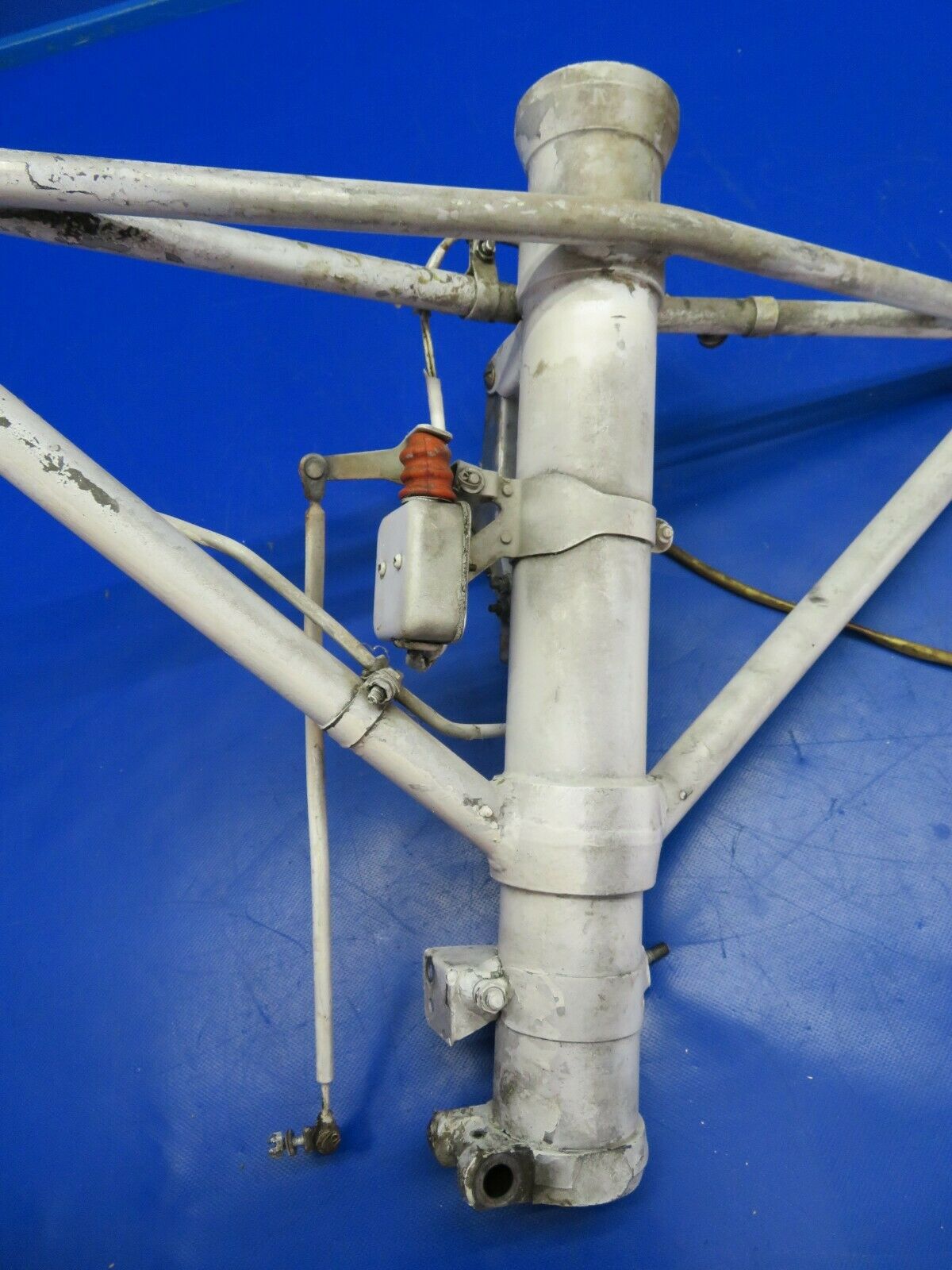 Beech Baron 95-A55 Truss Assy Main Gear LH P/N 95-810010-7 (0420-352)