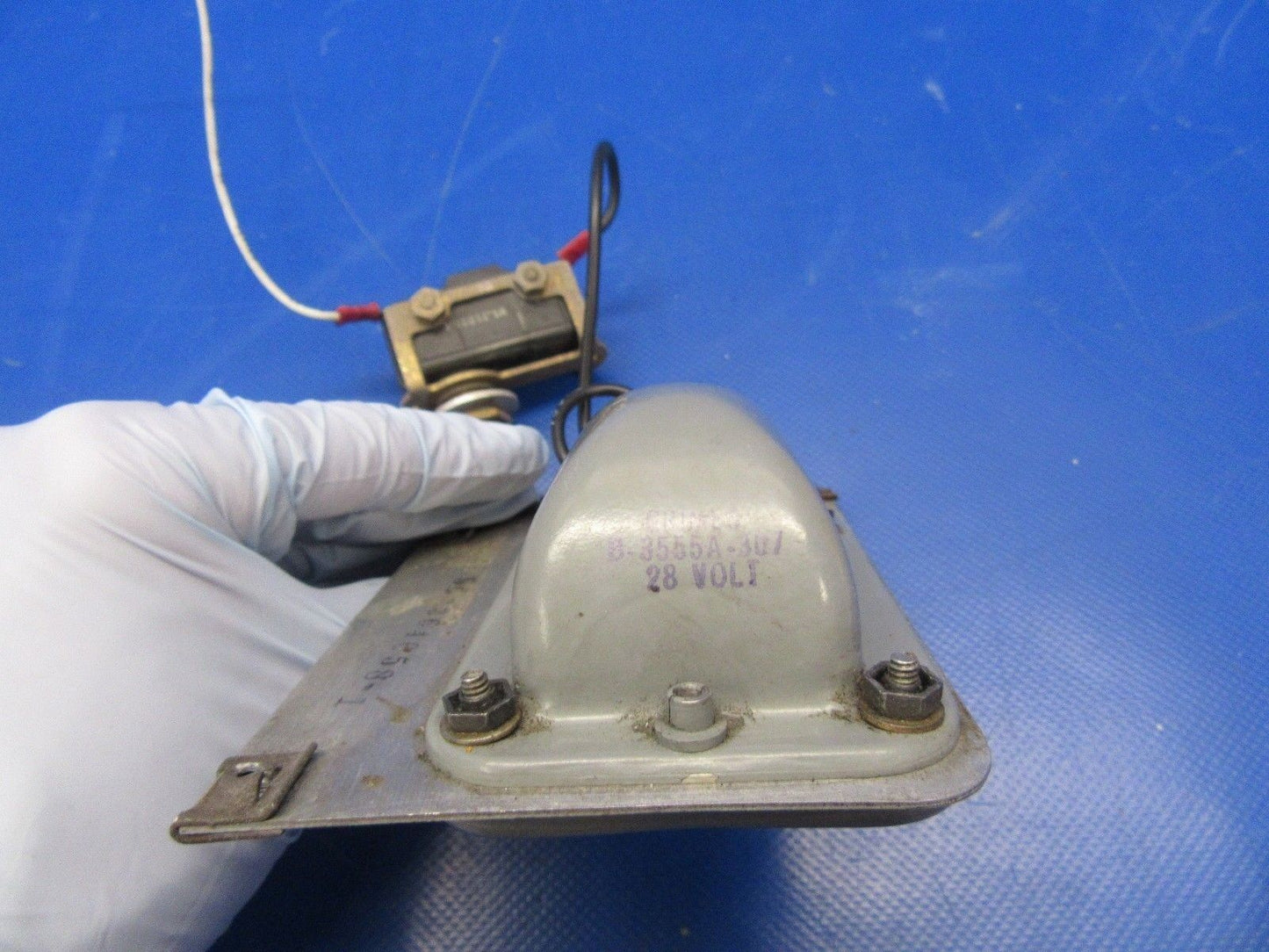 Beech Baron Grimes Nose Baggage Light w/Switch P/N 96-364058-1 (0118-57)