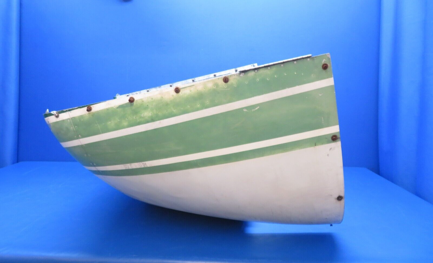 Damaged Cessna 182D / 182 LWR Cowl Assy P/N 0752031-28 (0923-581)