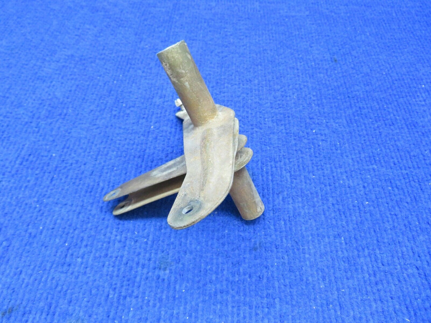 Cessna 182 / 182D Bellcrank Assy LH Flap P/N 0523535 (0722-445)