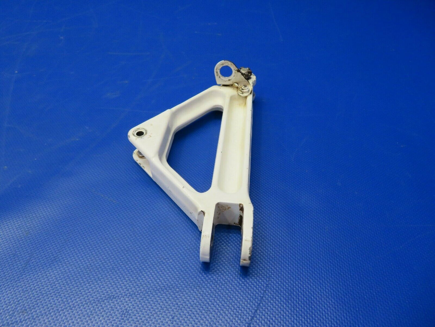 Piper PA-24-250 Comanche Link Main Gear Side Brace RH P/N 20767-000 (1121-107)