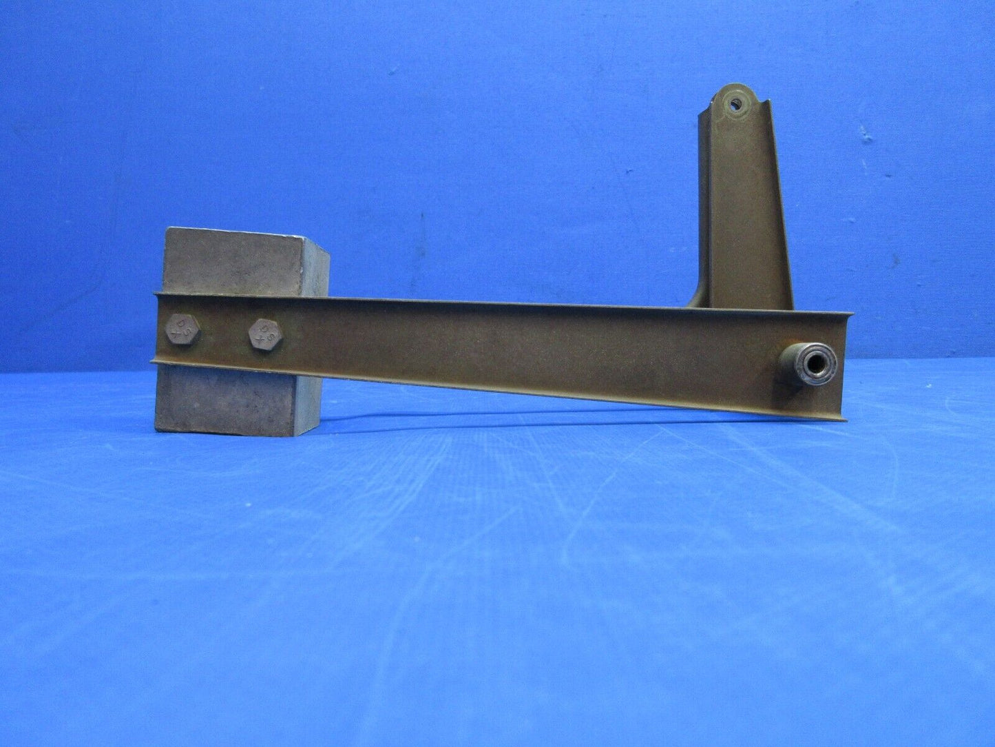 Cessna 310 / 310I Elevator Bob Weight Bellcrank Assy P/N 0861171-7 (1023-758)