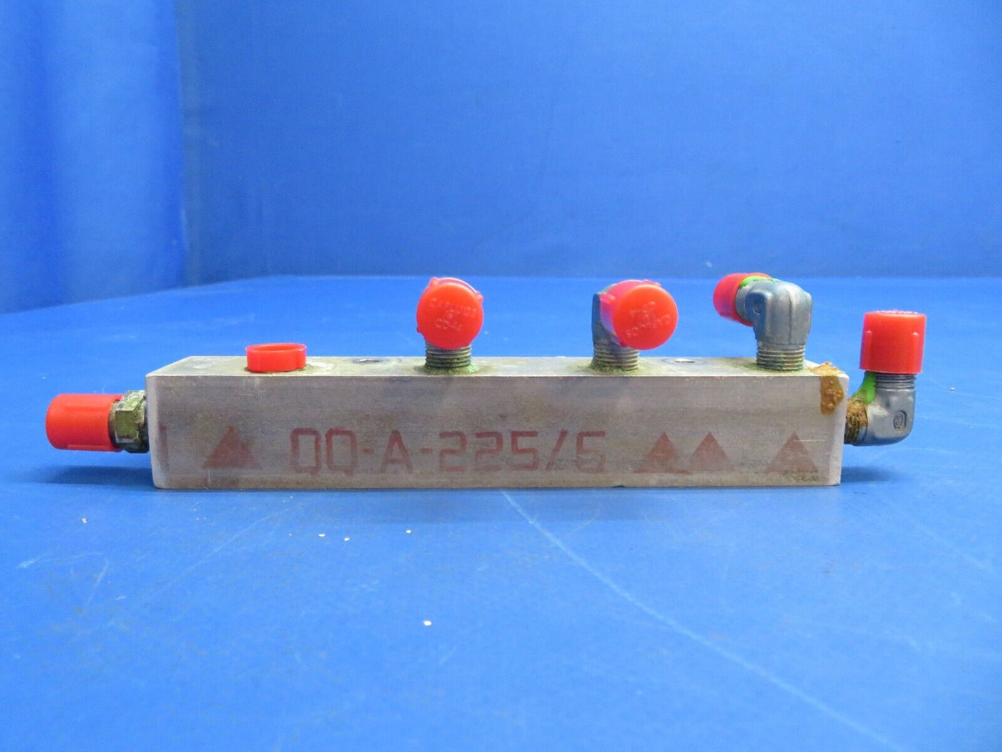 Piper PA-28R-201T Hydraulic Manifold LH P/N 67520-00, 67520-000 (1122-702)