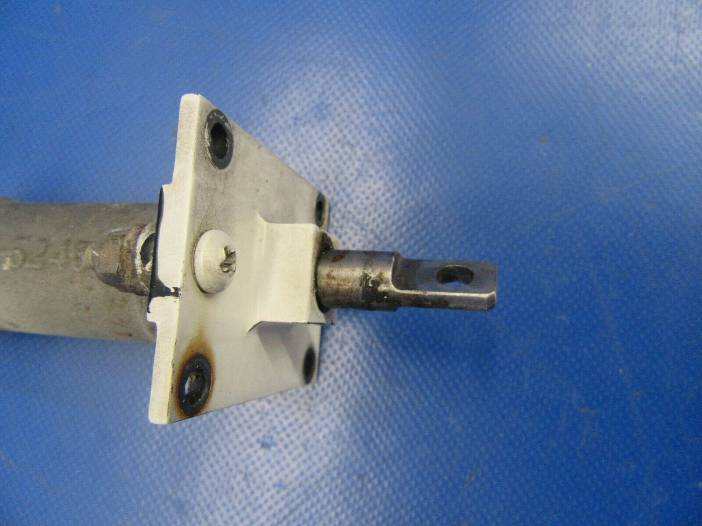 Beech Baron E-55 Trim Tab Actuator Elevator RH 96-526013-606 (0719-162)