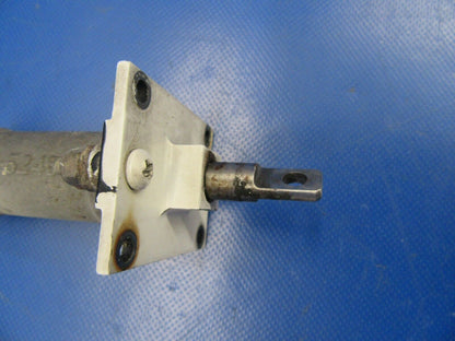 Beech Baron E-55 Trim Tab Actuator Elevator RH 96-526013-606 (0719-162)