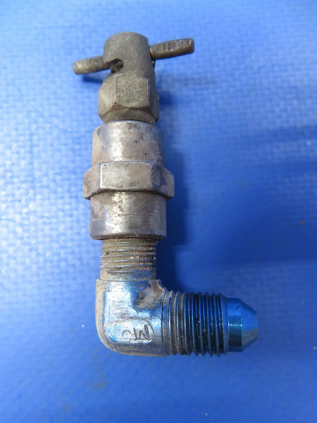 Beech Baron Fuel Drain Couplers w/ CCA-4850 Drain Valves LOT OF 6 (0623-394)