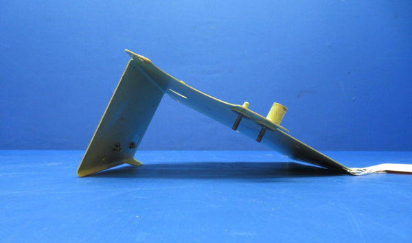 Beech 95-B55 Aerospace System TKS DeIce Mounting Bracket P/N 09920-01 (0623-481)