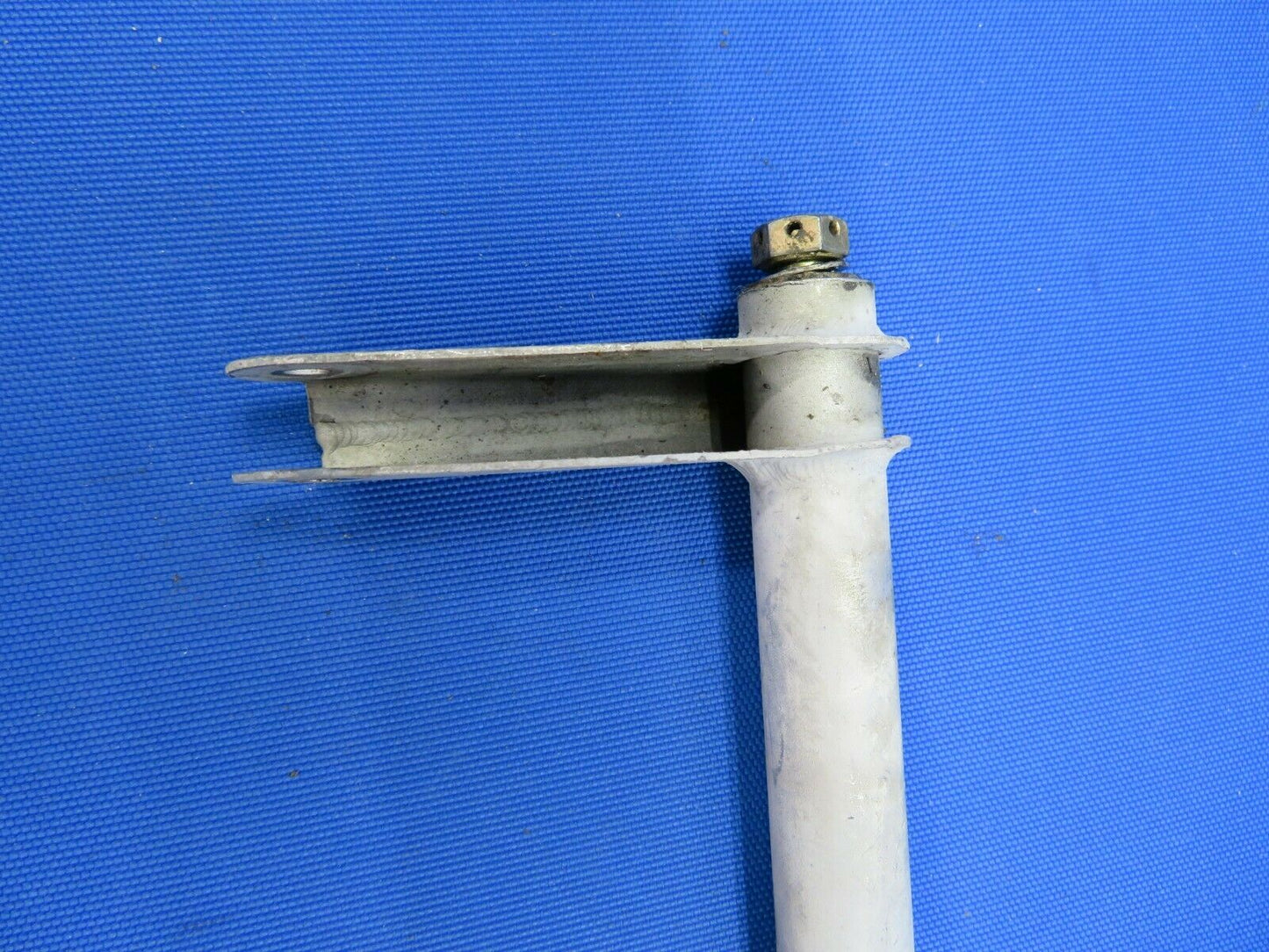 Cessna 210L Torque Tube Assy Nose Gear Door P/N 1217025-1 (0820-476)