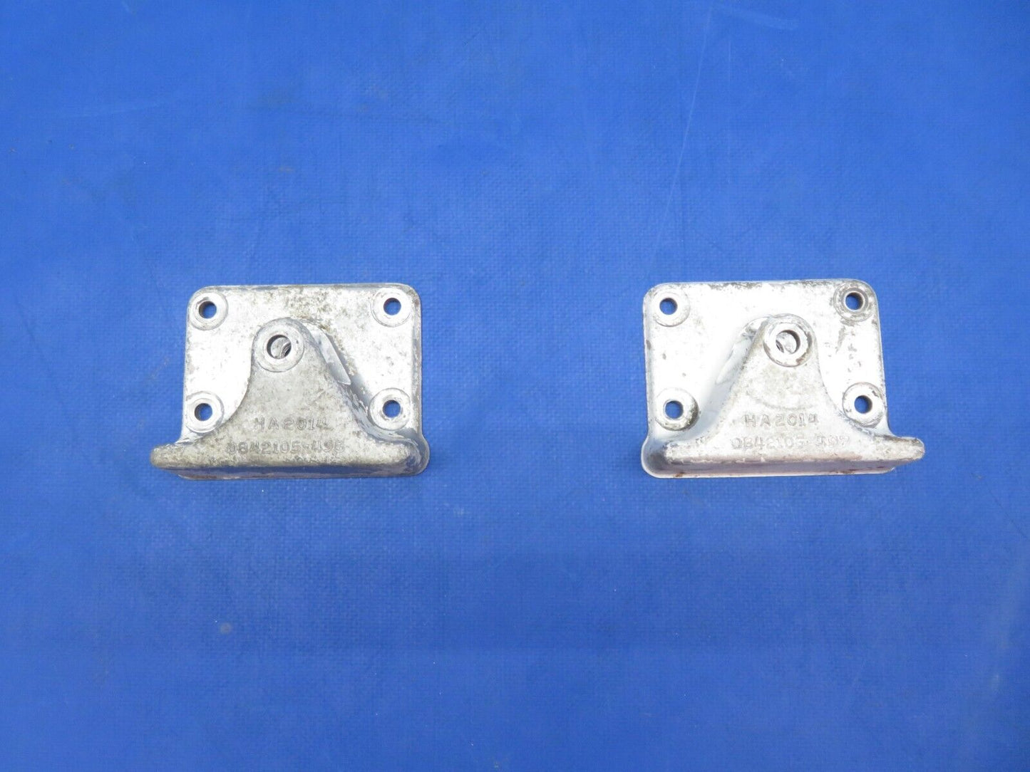 Cessna 310 / 310Q Drag Link RH Retainer Truss Brace P/N 0842105-1 (0823-686)