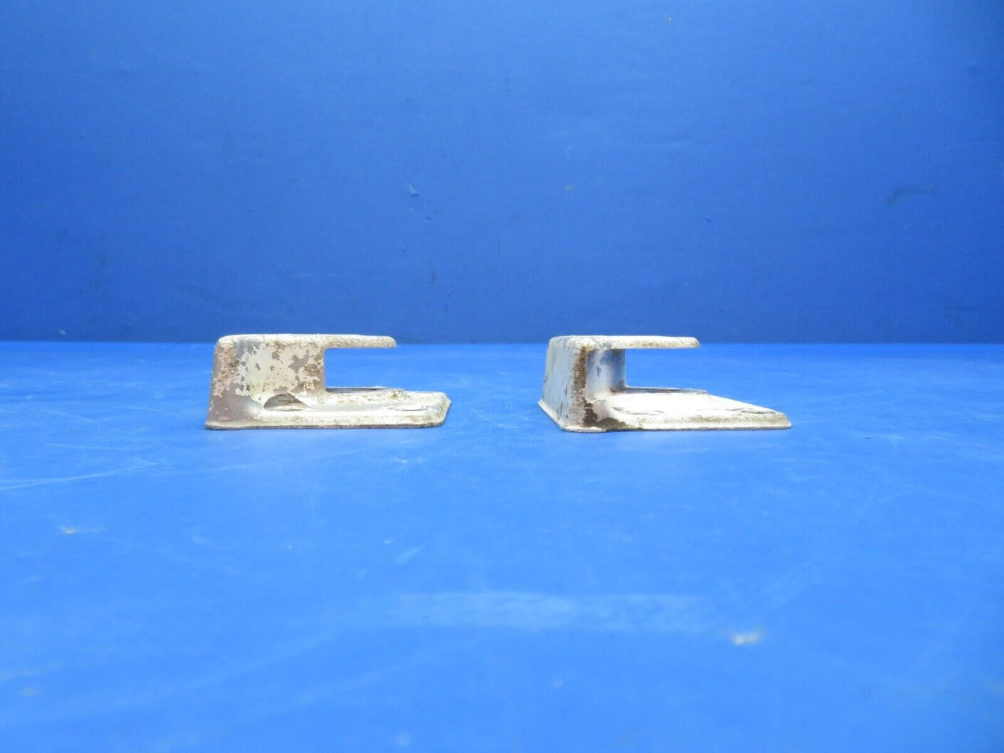 Cessna 310 / 310Q Drag Link RH Retainer Truss Brace P/N 0842105-1 (0823-686)