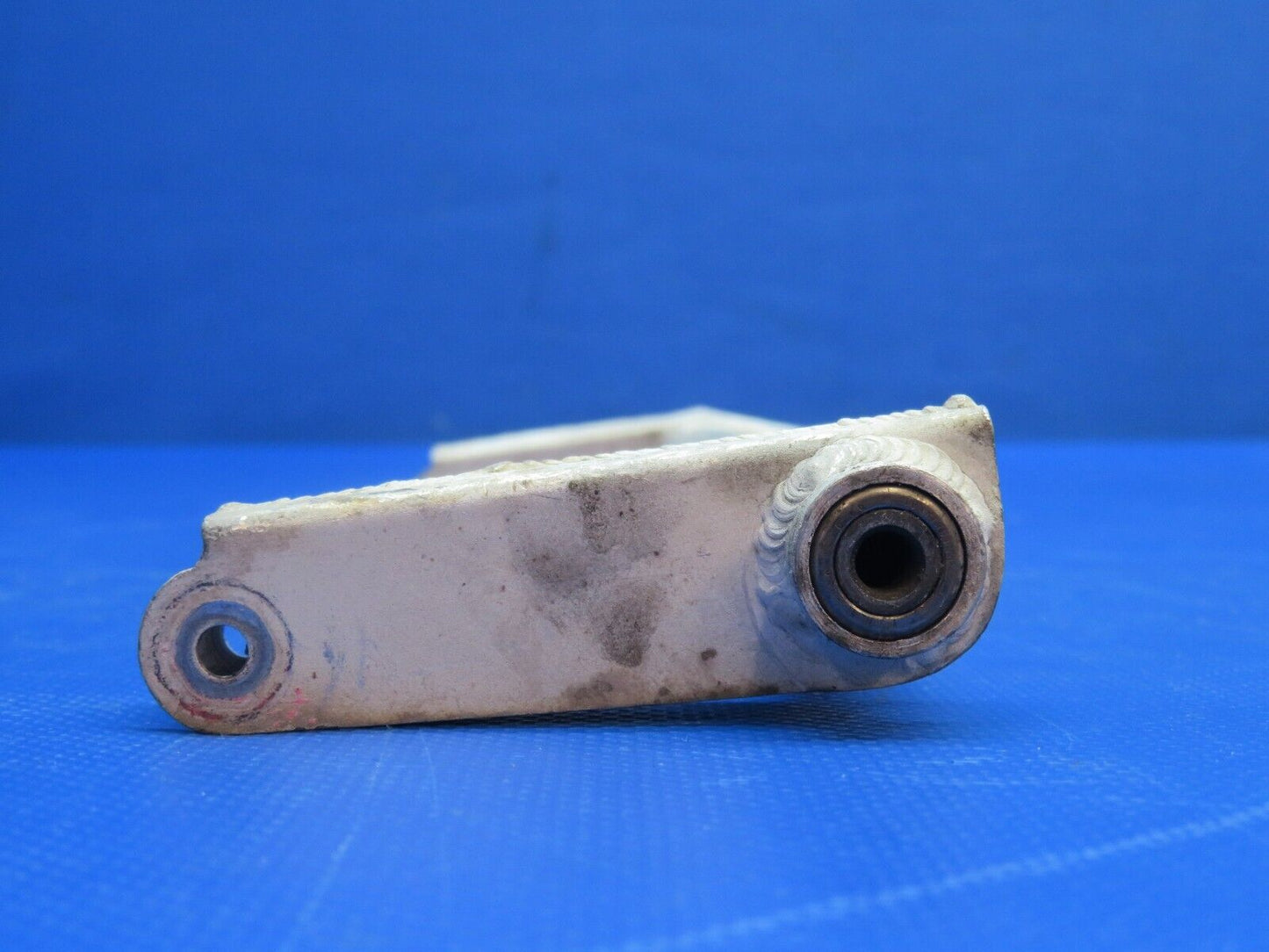 Cessna 210 Torque Tube Assy Nose Gear Door P/N 1217025-1 (0124-1040)