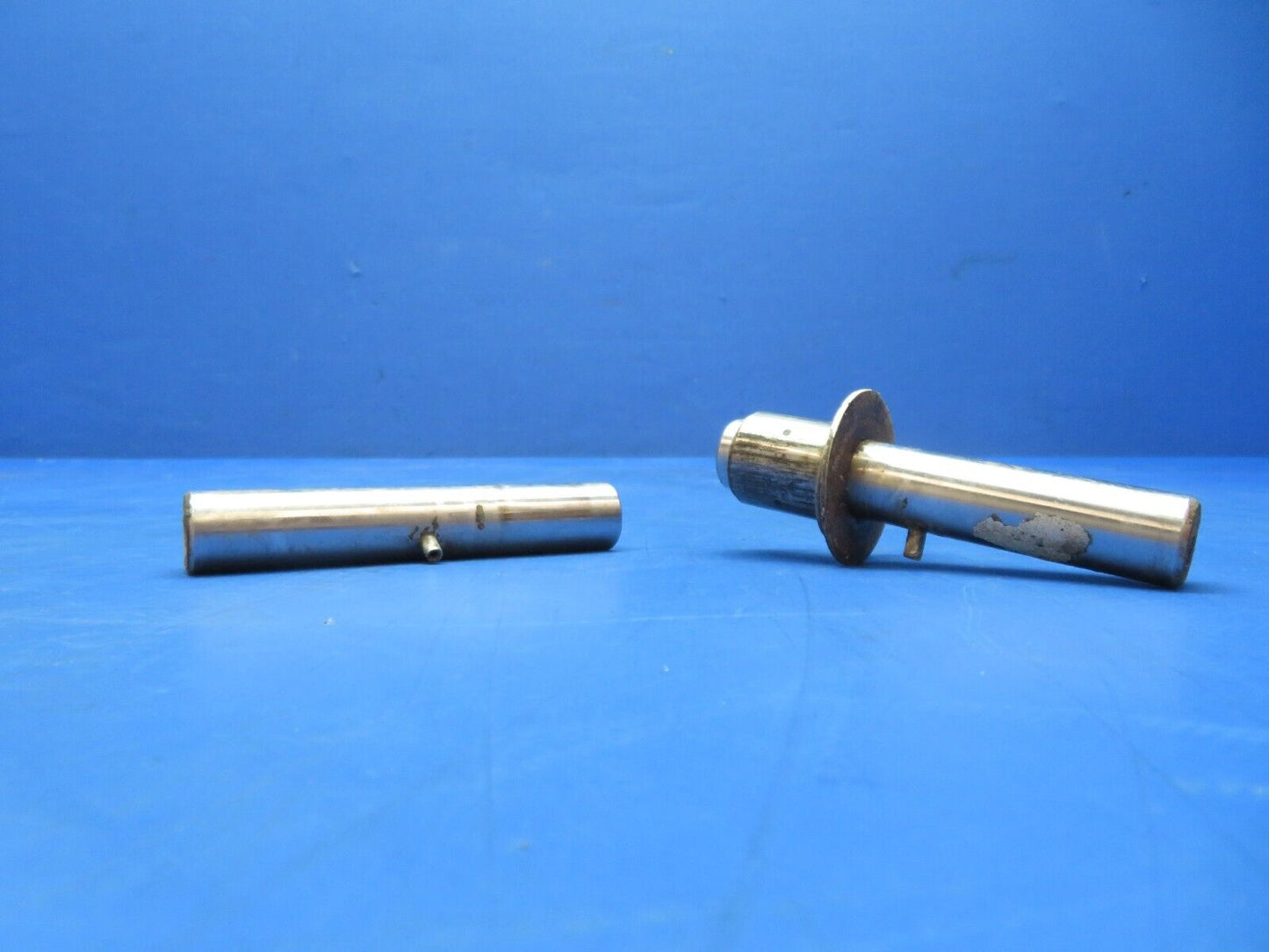 Cessna 310 / 310I Main Gear Shaft Assy P/N 0894000-9 LOT OF 2 (0923-770)