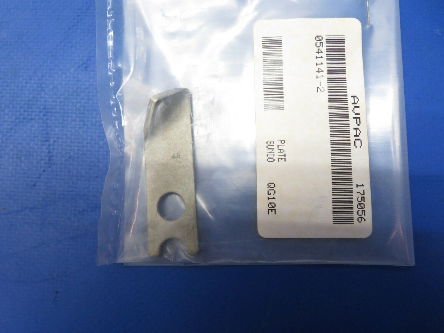 Cessna RH Lock Plate Brake Master Cylinder P/N 0541141-2 NOS (1023-405)