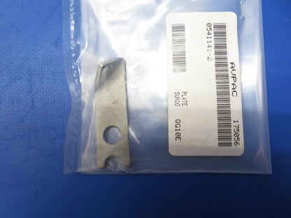 Cessna RH Lock Plate Brake Master Cylinder P/N 0541141-2 NOS (1023-405)