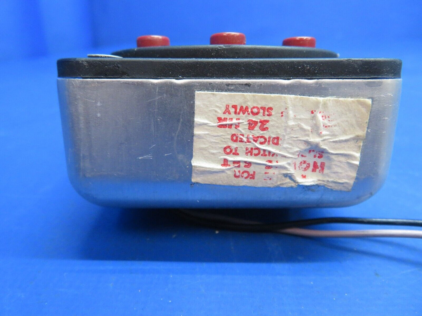 Piper PA-34-200T Seneca Quartz Chronometer / No Light P/N LC-2, AT420000 (0123-786)