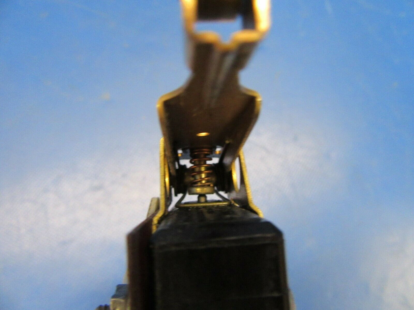 Cessna 310 / T310Q Switch & Bracket Nose Gear Down 843408-2, B27RT04 (0519-475)