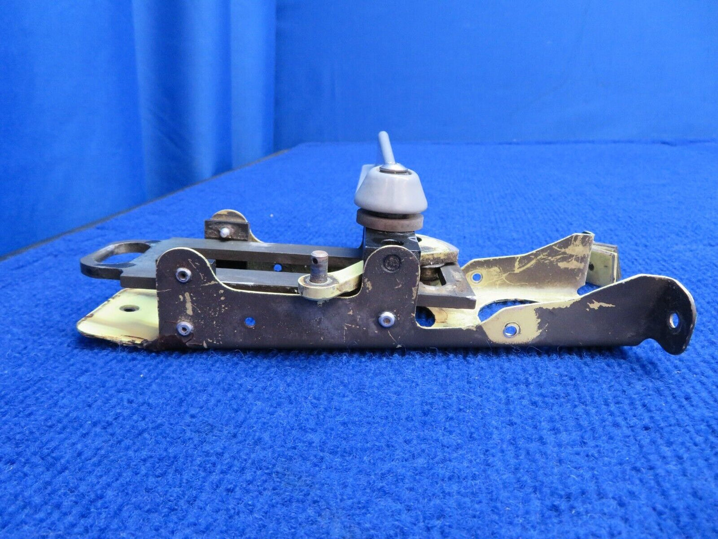 Socata Rear RH Box Assy Door Latch Mechanism w/ Handle P/N 25025003 (0622-901)