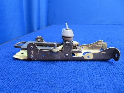 Socata Rear RH Box Assy Door Latch Mechanism w/ Handle P/N 25025003 (0622-901)
