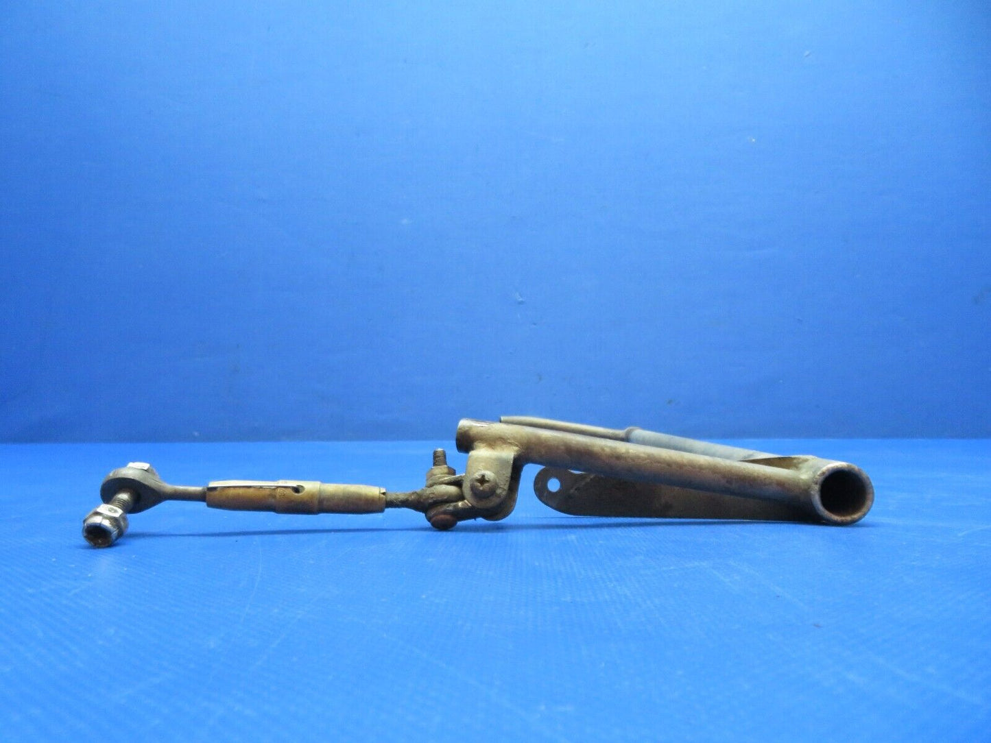Cessna 401 / 401A RH Cowl Flap Torque Tube Assy P/N 0851177-2 (1223-377)