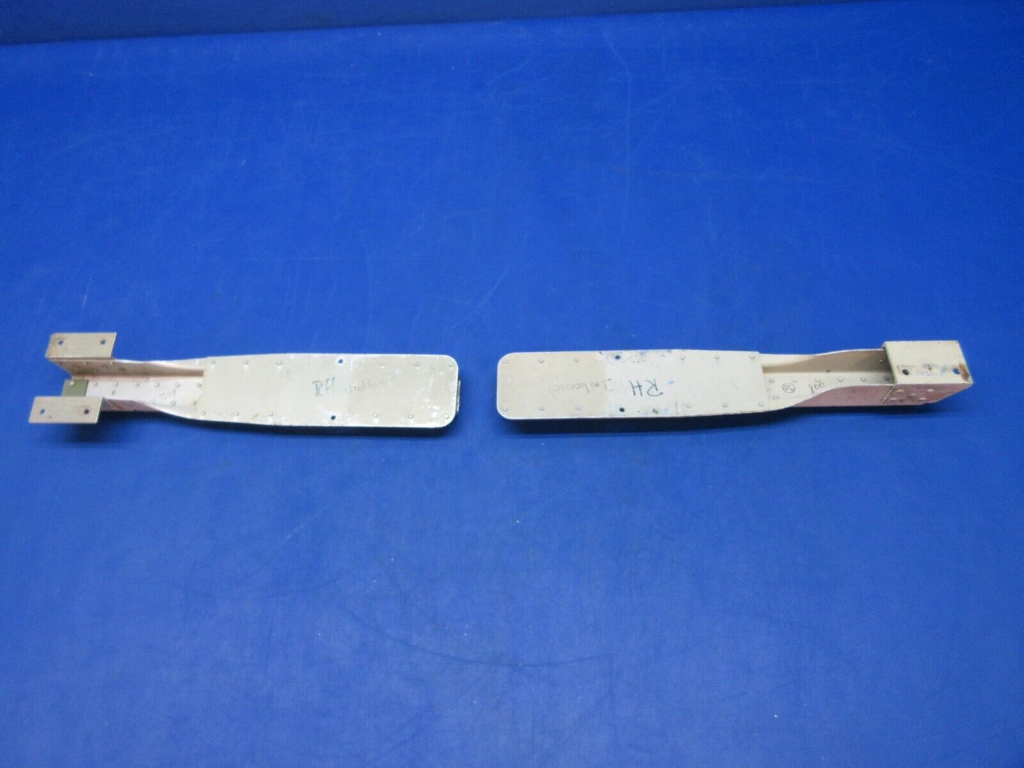Cessna 310 / 310I RH Seat Track Assy INBD & OTBD P/N 0812987-6 (1023-705)