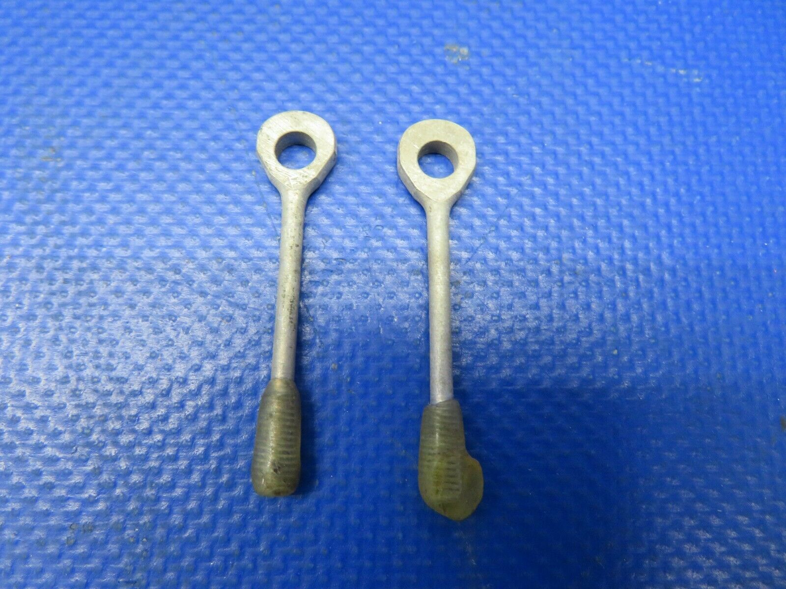 Cessna Pin Eye End P/N AN165-8LS, MS21254-2LS LOT OF 2 NOS (0721-773)