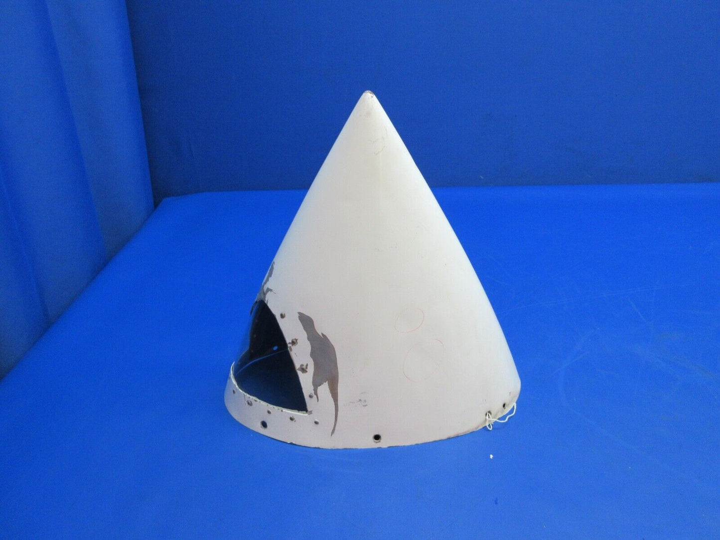 Cessna 401 RH Nose Cap Assy Tip Tank P/N 0823411-216 (0523-486)