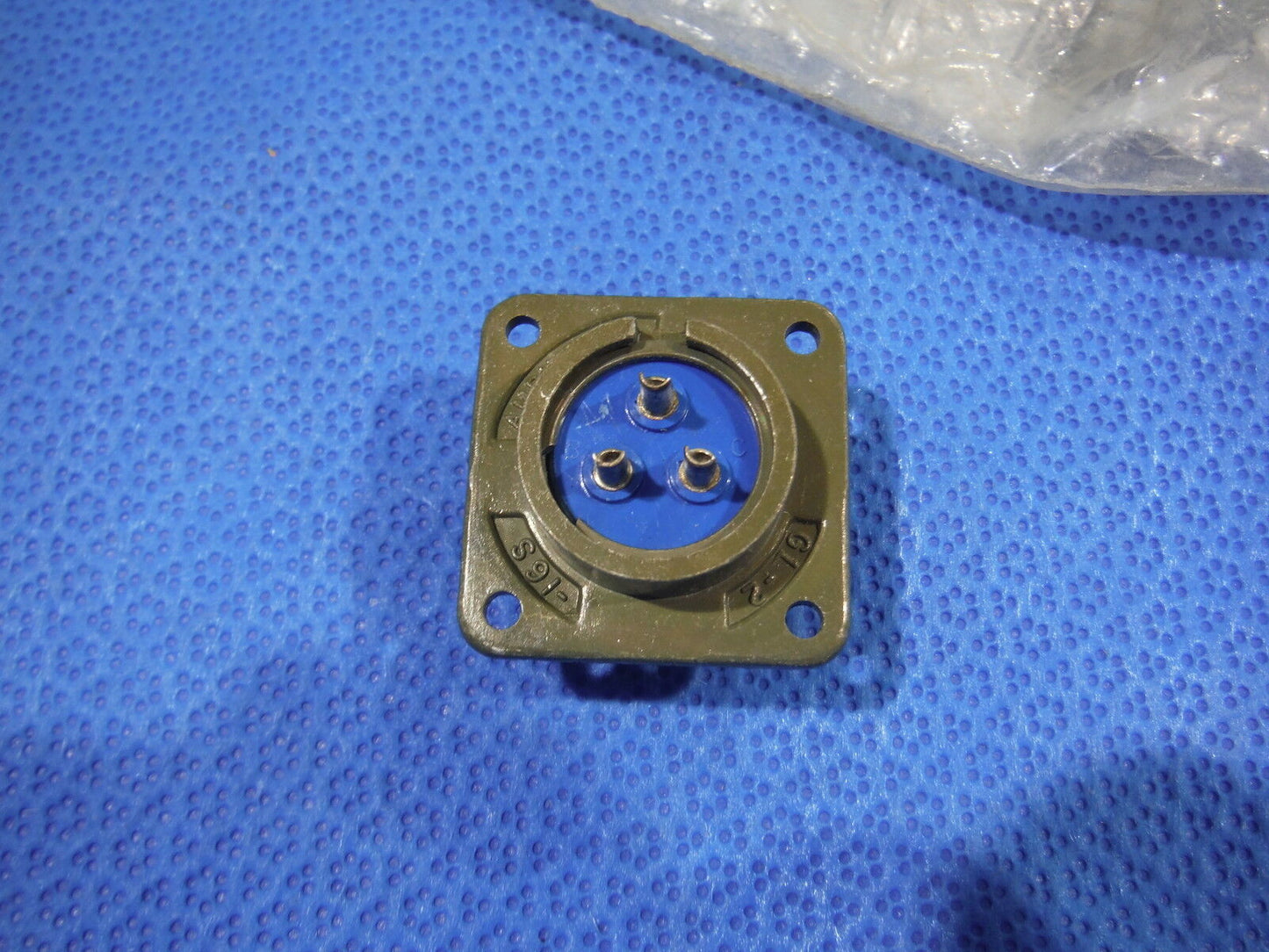 Amphenol Electrical Connector  LOT O 3  P/N MS3102A-16S-5P  (815-41)