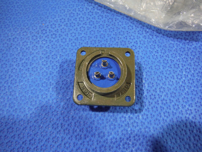 Amphenol Electrical Connector  LOT O 3  P/N MS3102A-16S-5P  (815-41)