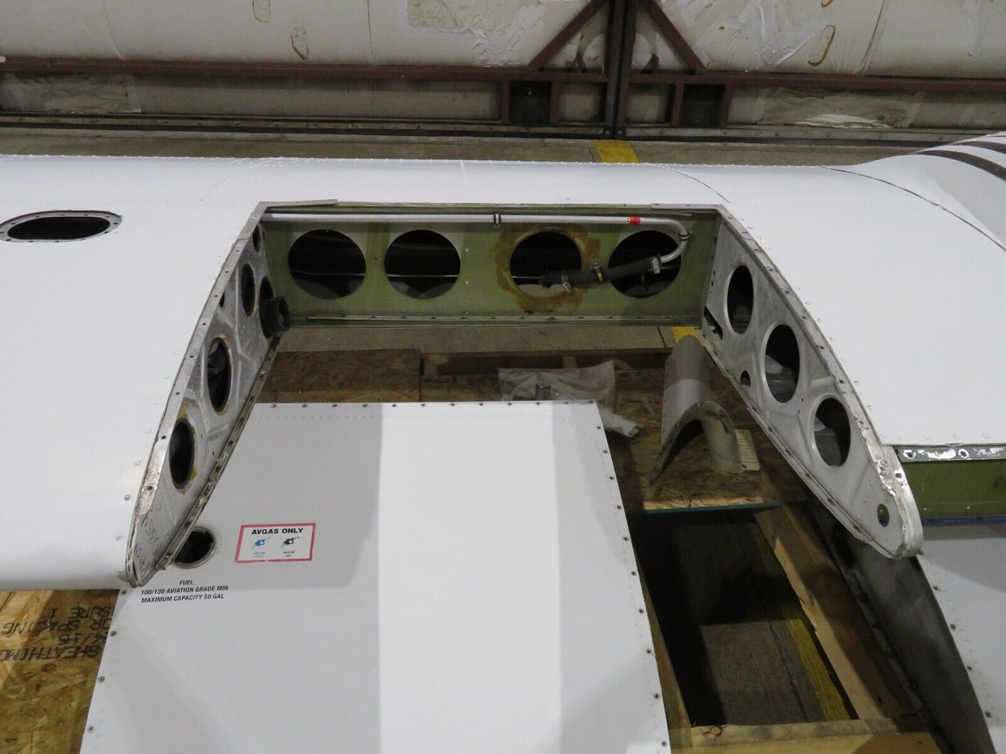 1978 Piper PA-34-200T Seneca RH Wing P/N 37093-04 (0423-103)