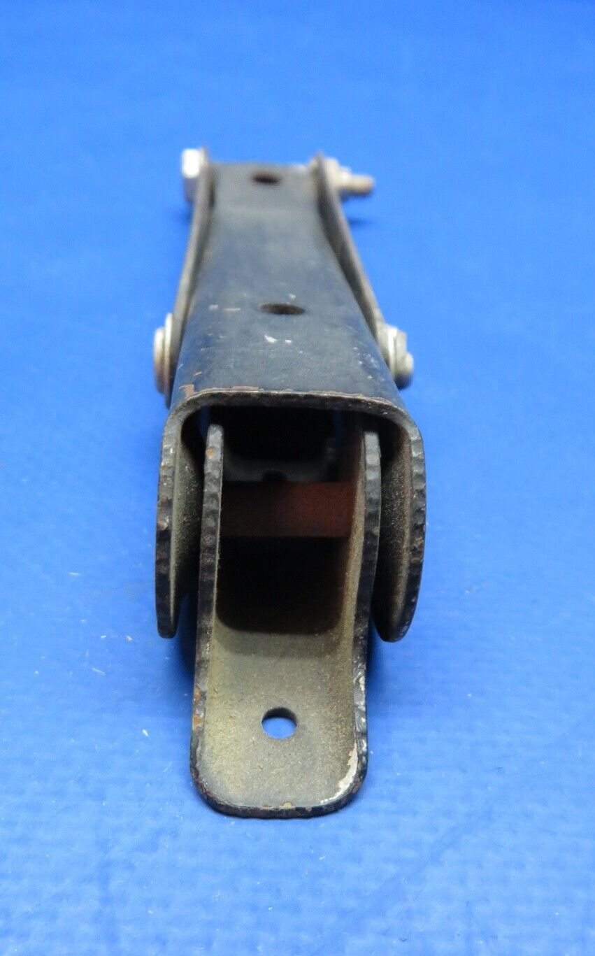 Piper PA-25 Latch Assy FWD Distributor Attachment P/N 61781-00 (0523-130)
